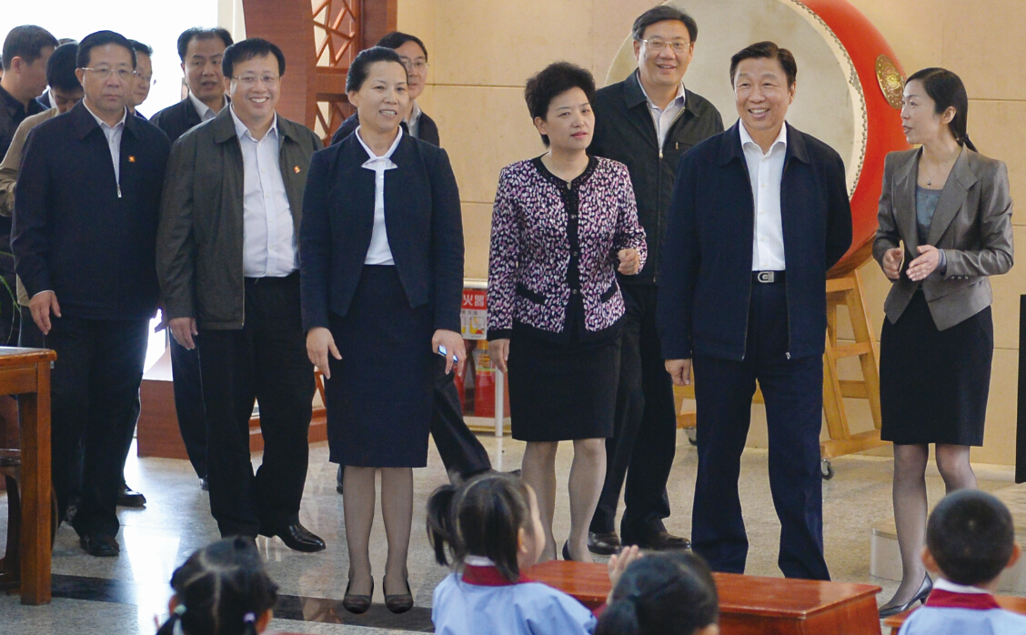 中共中央政治局委员、国家副主席李源潮 到中心视察